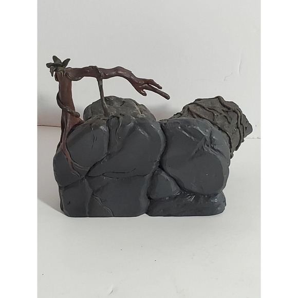 The Lord Of The Rings NLP Gollum Smeagol with rock and Sauron Figures 2003 - Picture 11 of 12